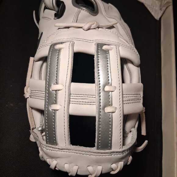 Pitcher-canchero glove - Picture 2 of 5